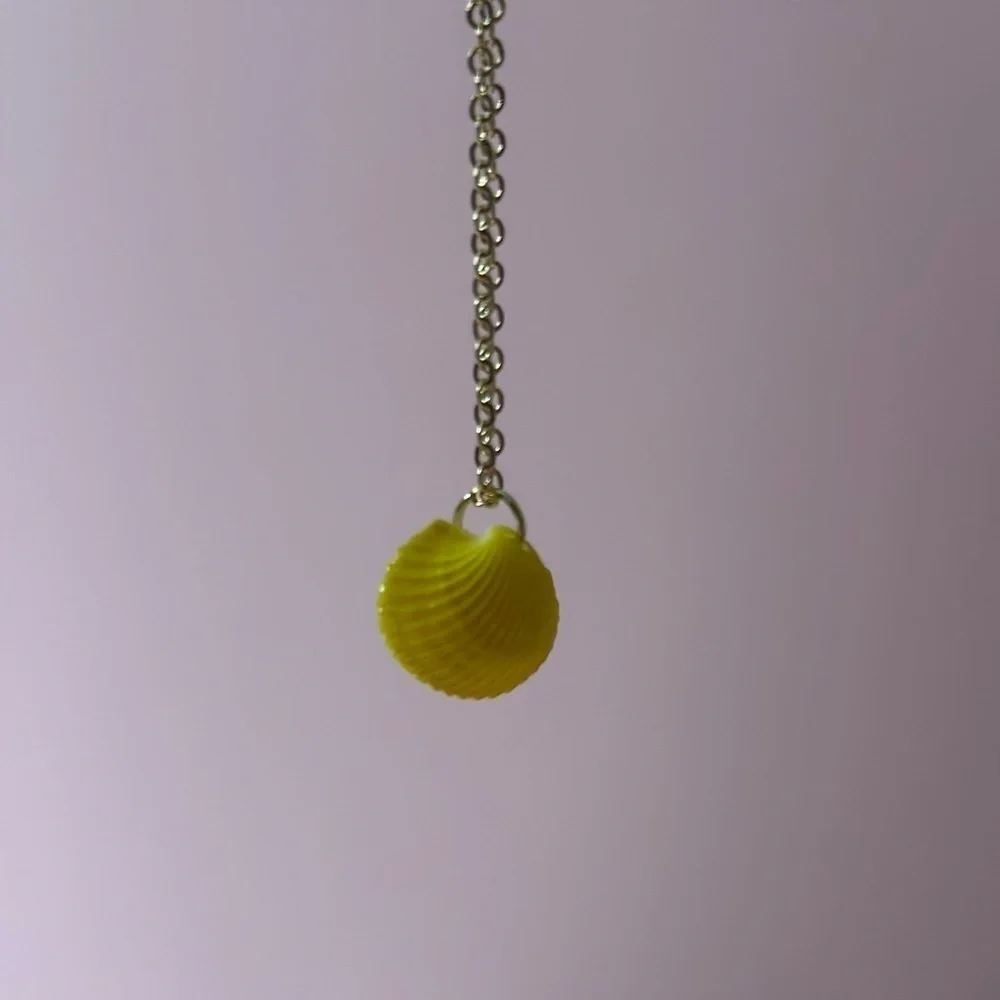 Yellow Shell Faux Gold Necklace - Picture 3 of 5